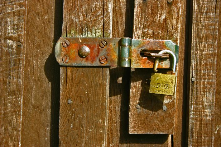 secure door inverness